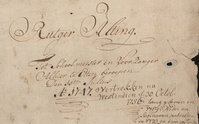 Foto van een aantekening over de Ettense schoolmeester Rutger Alting over zijn reizen naar Suriname op een schutblad uit een bijbel Foto van een aantekening over de Ettense schoolmeester Rutger Alting over zijn reizen naar Suriname op een schutblad uit een bijbel