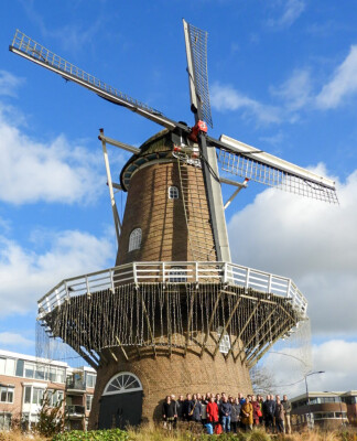 DSCN1712 Foto van de deelnemers van de Laurentiusdag bij de Molen in Doetinchem