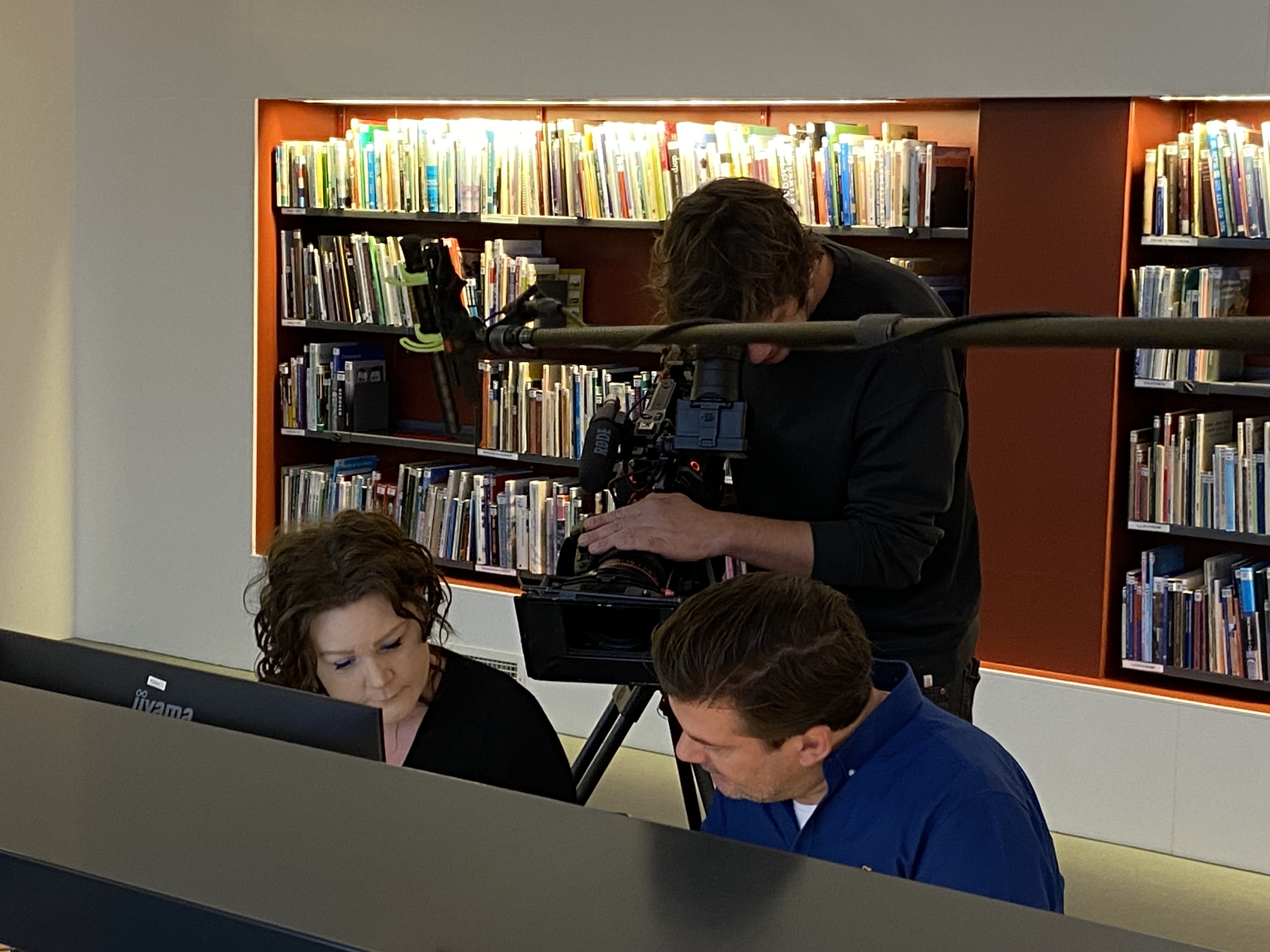 Foto van de opnames van het programma 'De Erfgenaam'' op de studiezaal op de studiezaal met Ruben Nicolai en Sharon Maandag